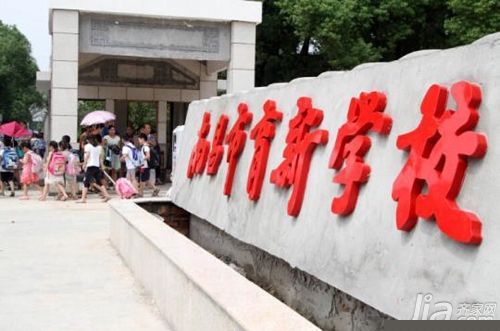 南昌一小学装修引发污染 学生流鼻血、出疹子