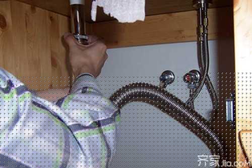 厨房下水道为什么会堵 厨房下水道堵了疏通窍门 
