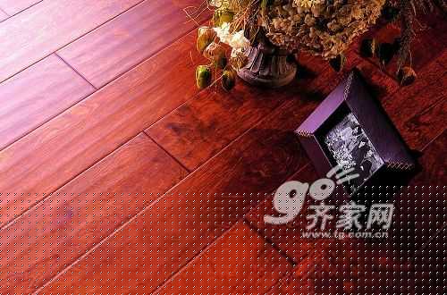 想要拥有舒适地板 铺装过程尤为重要