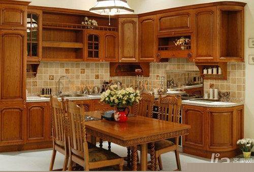实木橱柜门板的优缺点分析