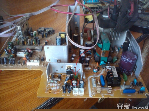 电视机维修入门方法介绍 用户质疑：电视维修费用是否过高