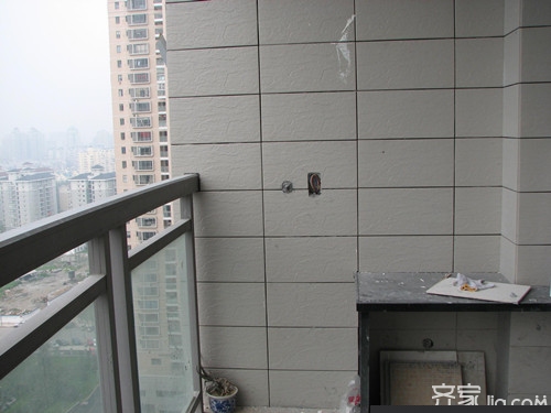 阳台需要贴墙砖吗 阳台墙面瓷砖选择及颜色搭配技巧
