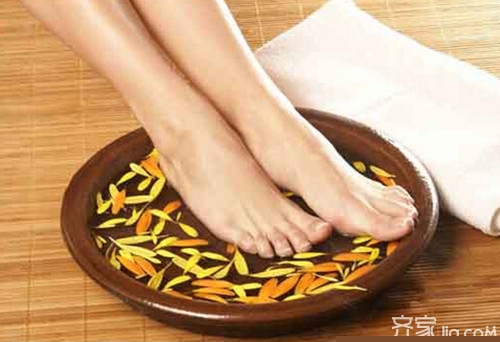 艾叶泡脚的功效与作用 治脚气就用它