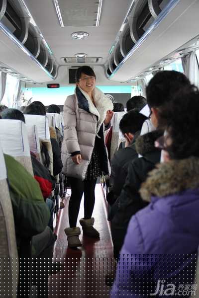 坐着大巴去看工地 3.2日齐家网看样板房精彩花絮